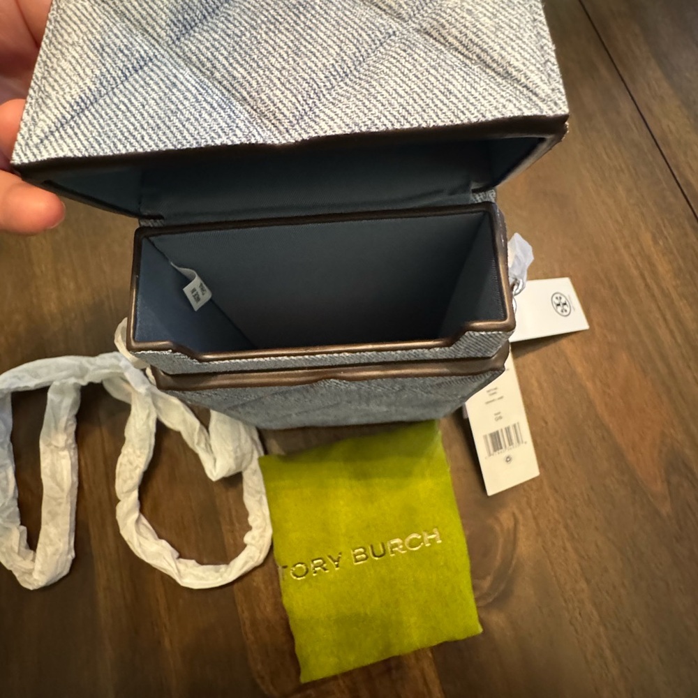 NWT Tory Burch
Fleming Quilted Suede Phone Crossbody Bag - Picture 3 of 8